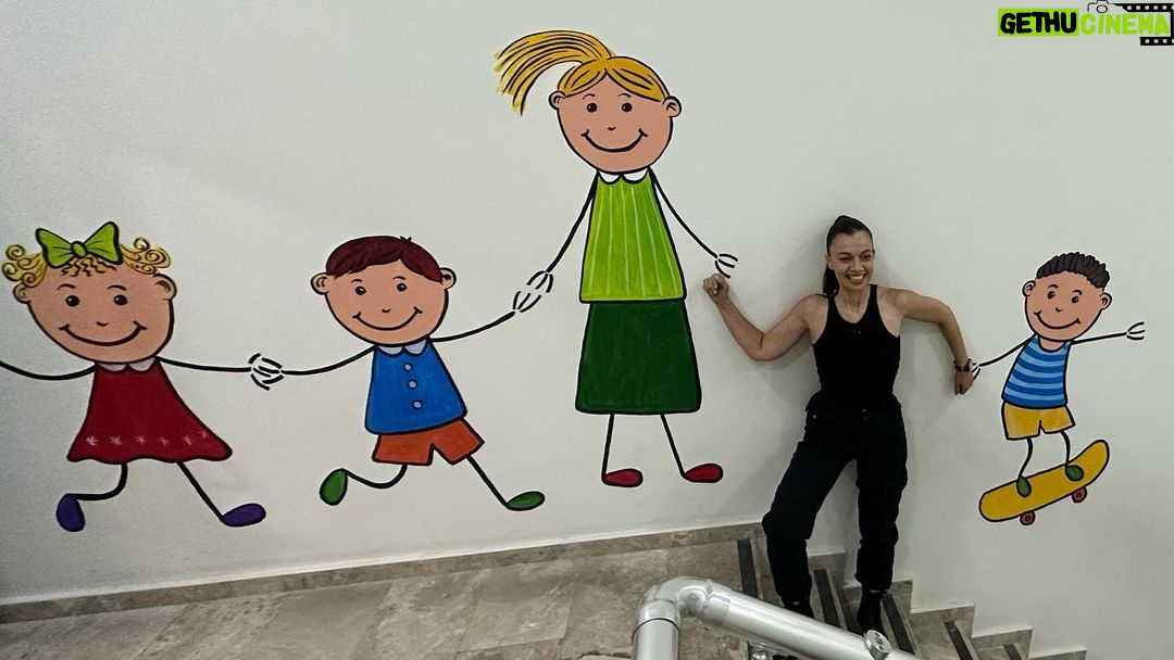 Ceyda Kasabalı Instagram - yaptığınız hataları değerlendirmek icin ağlamaya veya halaya davet ettiginiz kankalara göndermelik post ahhxshwj