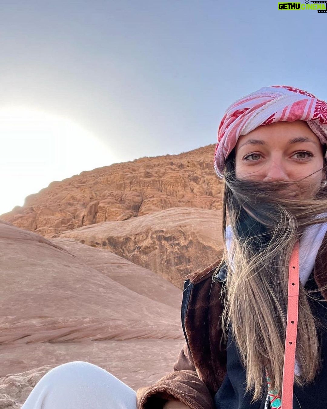 Ceyda Kasabalı Instagram - ben ve kafaya taktıklarım shshhw