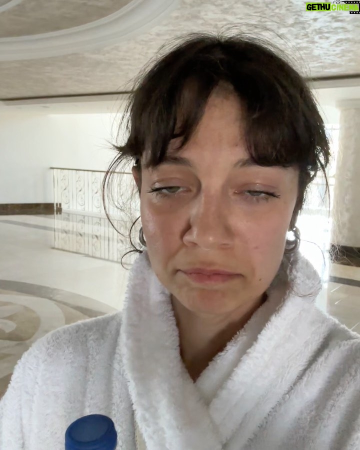Ceyda Kasabalı Instagram - son foto kankam manitasiyla sürekli mıç mıç foto atınca midemin ortaya cıkışı dhhshwhshcb