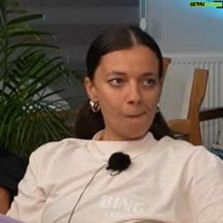 Ceyda Kasabalı Instagram - instagram bitki örtüsü yapay zeka fotograflarına bakıyorum.5.fotoda benim yapay zeka version niwhuewh