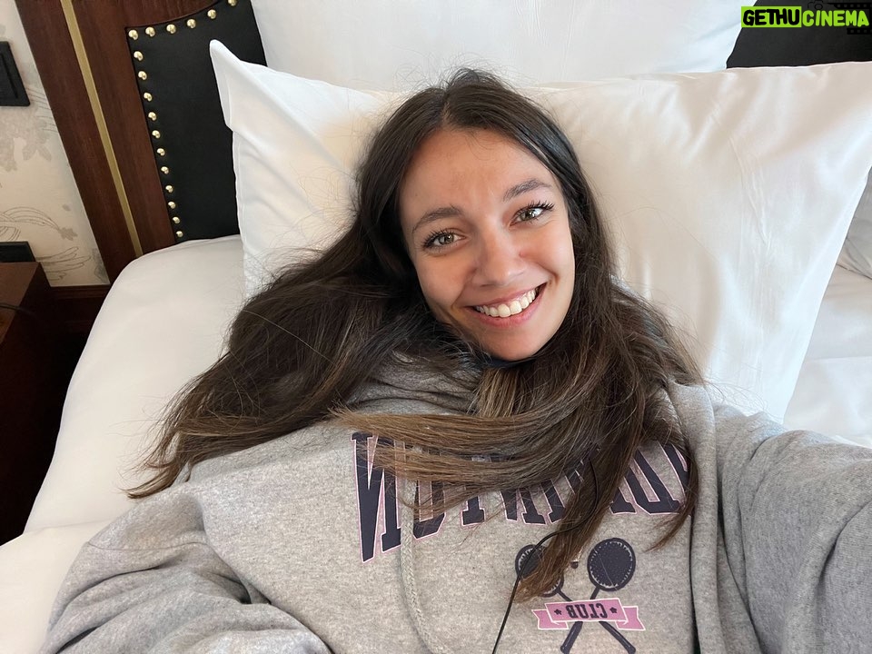 Ceyda Kasabalı Instagram - Azerbaycan cannnndır 🇦🇿🇹🇷 ve 4. fotonun yorumunu size bırakıyorum hdhshs