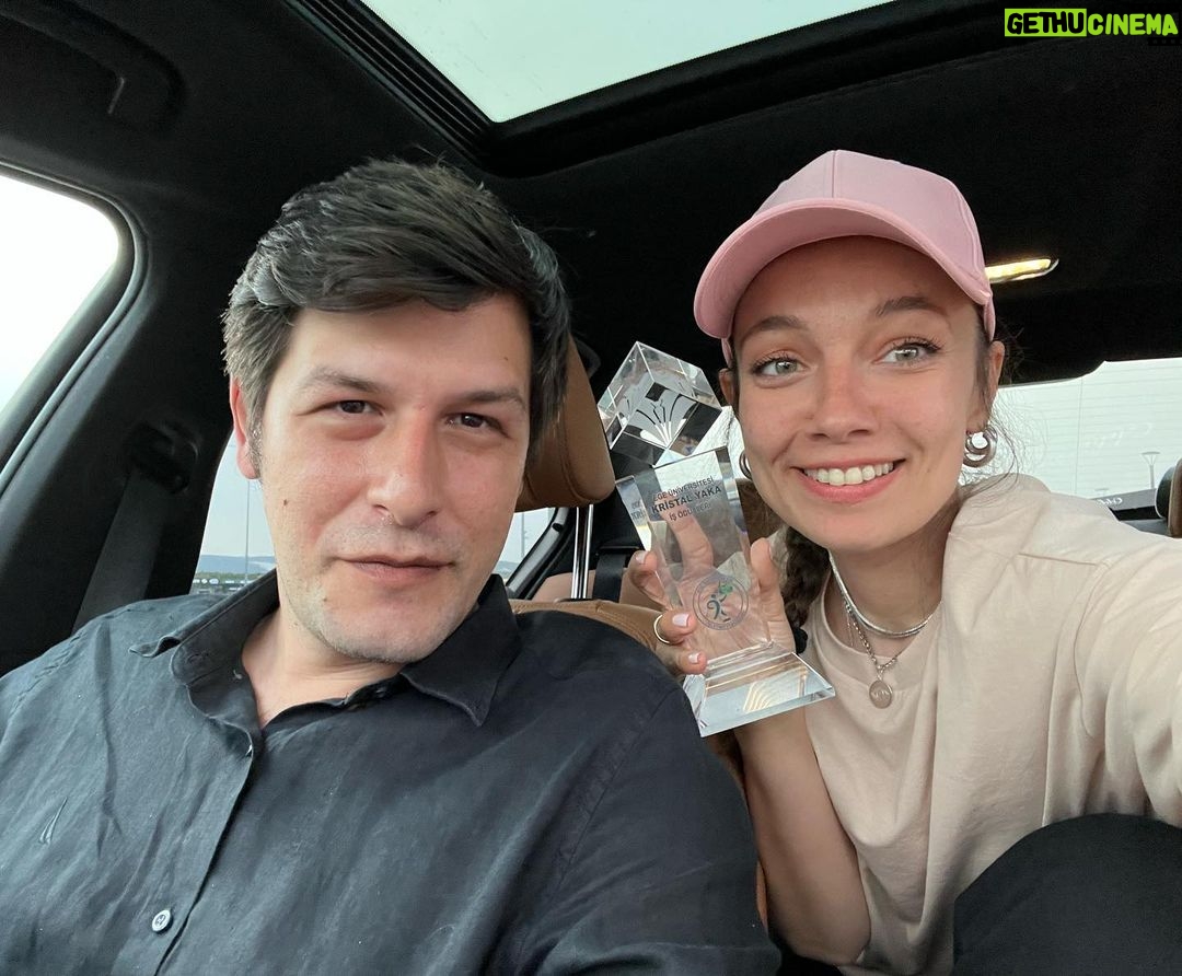 Ceyda Kasabalı Instagram - Bin tesekkur,onur duyduk!canları gördük,güzel canların sevgisini,enerjisini hissettik.iyi ki varsınız dedik.dönüyoruz 🌸hadddiiiğ deevamm edelim @egeisletme