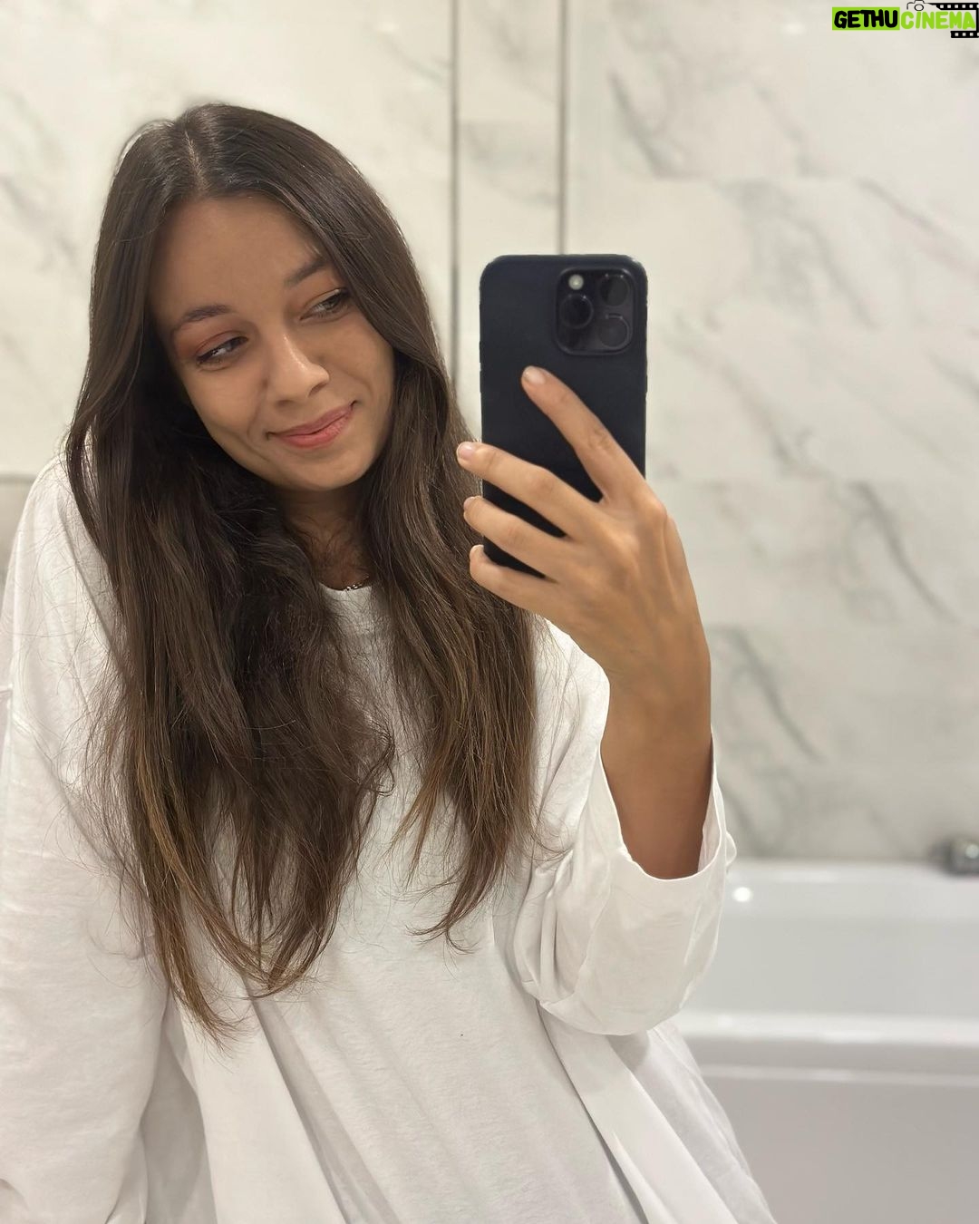 Ceyda Kasabalı Instagram - duş borusuna sıkıştırılmış fırca gibi hissediyorum