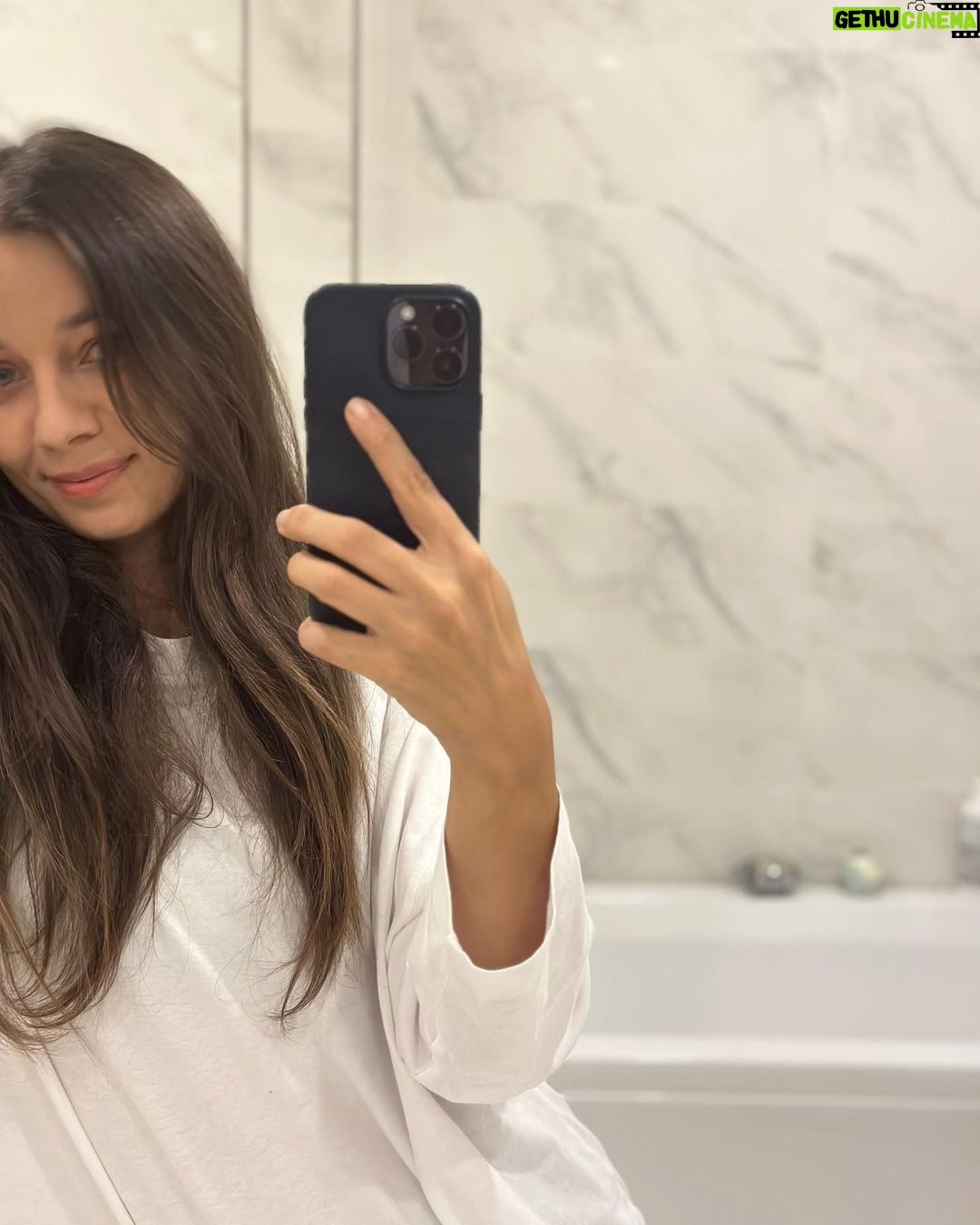 Ceyda Kasabalı Instagram - duş borusuna sıkıştırılmış fırca gibi hissediyorum