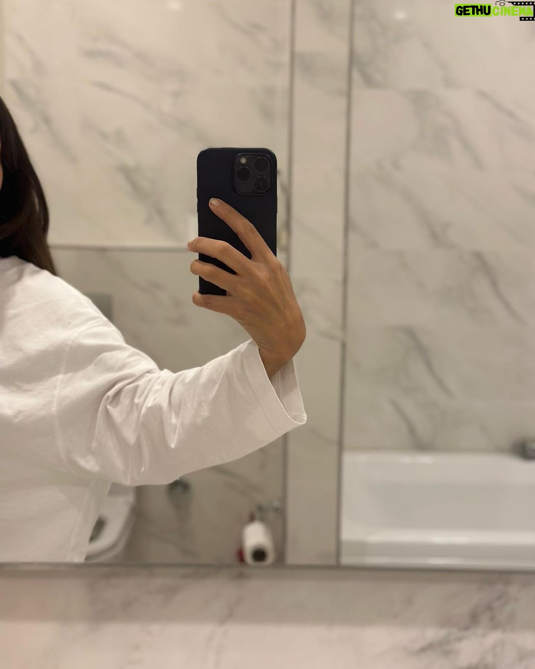 Ceyda Kasabalı Instagram - duş borusuna sıkıştırılmış fırca gibi hissediyorum
