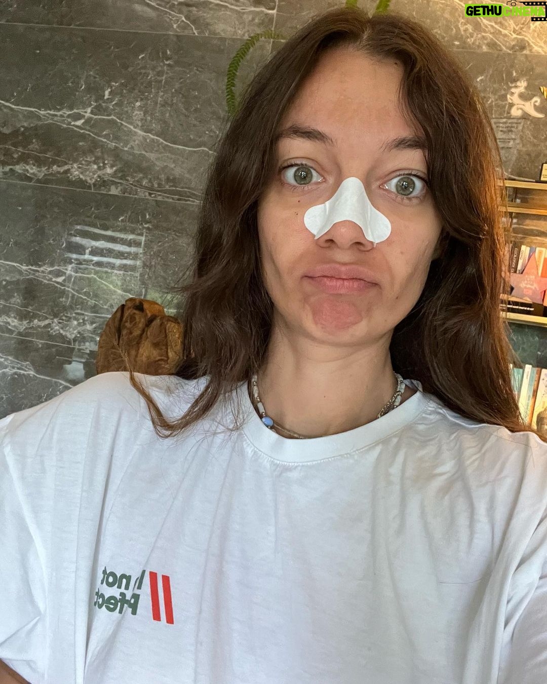 Ceyda Kasabalı Instagram - favorilerimde olan bazı anlamsız fotolarımı paylasmak istedim en sona da en favorimi koydum OBUAAAAAAA