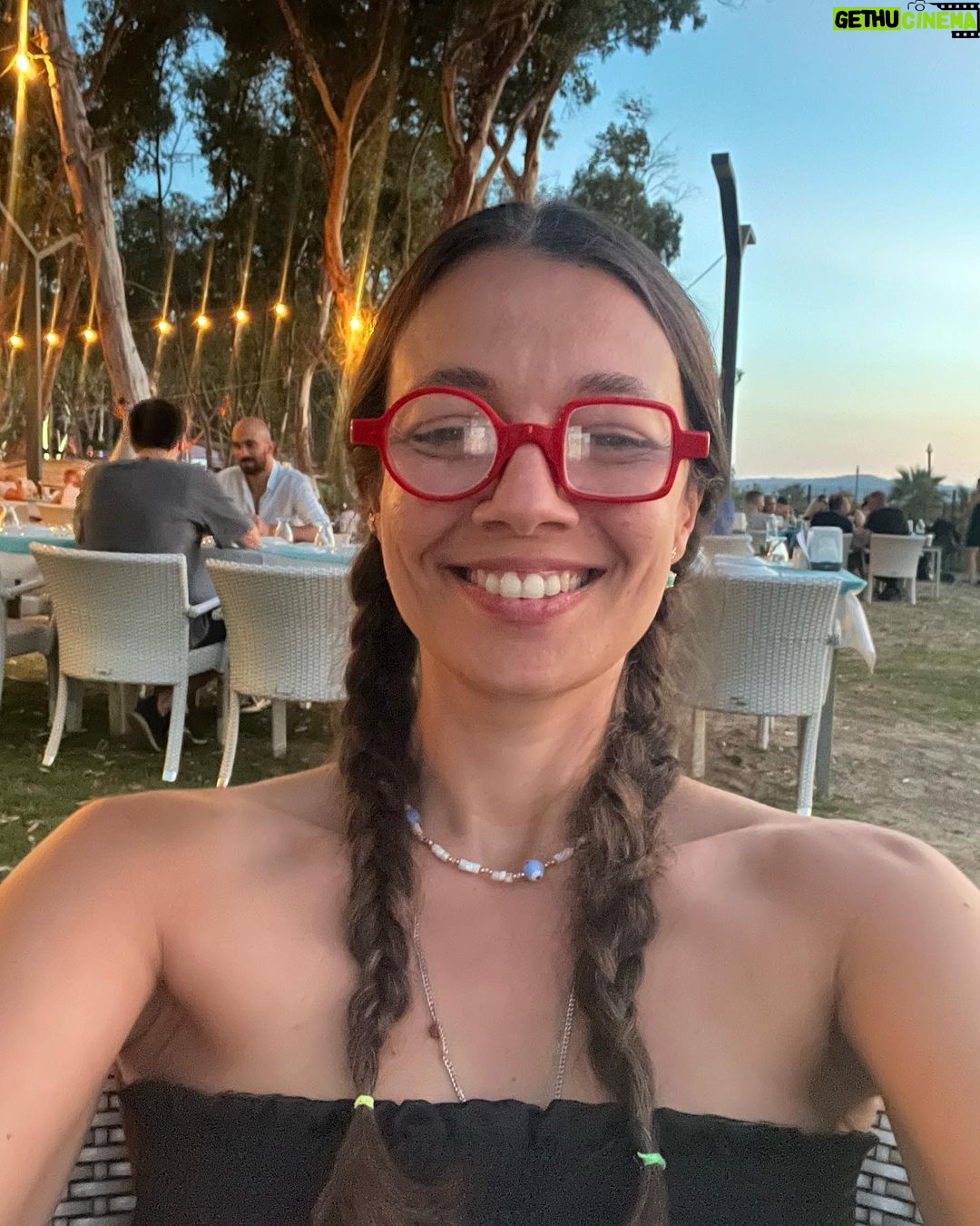 Ceyda Kasabalı Instagram - favorilerimde olan bazı anlamsız fotolarımı paylasmak istedim en sona da en favorimi koydum OBUAAAAAAA