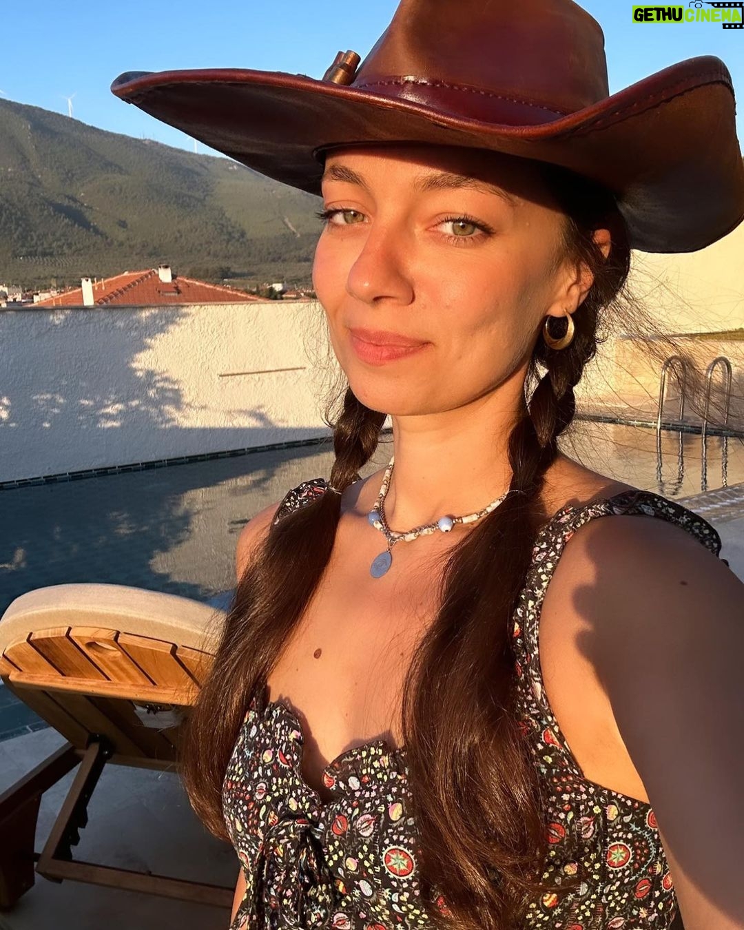 Ceyda Kasabalı Instagram - yavrum biz kimsenin vermeye calistigi son karar olmayız,biz karar veririz onlar son olurlar.. obuaaaaaaa