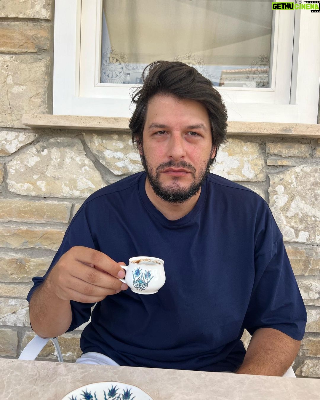 Ceyda Kasabalı Instagram - favorilerimde olan bazı anlamsız fotolarımı paylasmak istedim en sona da en favorimi koydum OBUAAAAAAA