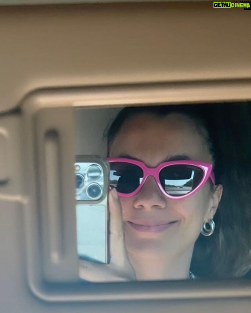 Ceyda Kasabalı Instagram - 2c sinifindan ceyda simdi sizlere barbie gözlüğüyle fotograf sunumu yapacak ahshhs