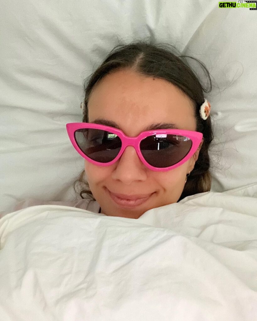 Ceyda Kasabalı Instagram - 2c sinifindan ceyda simdi sizlere barbie gözlüğüyle fotograf sunumu yapacak ahshhs