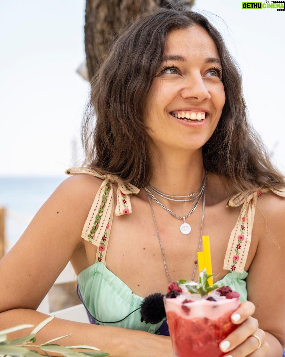 Ceyda Kasabalı Instagram - beni bi otel reklamında oynayan son derece fit,avrupai sac rengiyle canımızı sıkan kız gibi çek shxhdjd