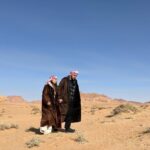 Ceyda Kasabalı Instagram - blogergül ile diyar diyar wadi rum 😂 Çölde bedeviler gibi yasama deneyimimizden hello herkese merhaba napiyosunuzahxha.cok uzun anlatmiyorum bu sefer videoya kalsın 😂 sabahtan develerle çıktık,gece birlikte çölde magarada kaldık internet telefon yok.size de aralardan bi kac ön gösterim yapayim dedim.begendiyseniz b ye basın shdh öperim canlar
