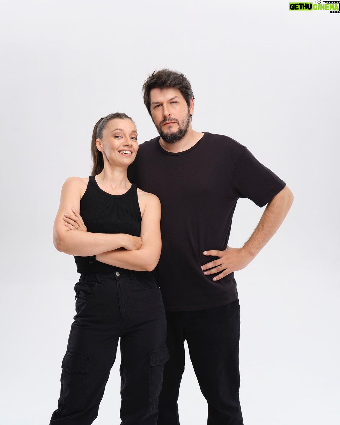 Ceyda Kasabalı Instagram - Kardeş Takımı film afişimiz yayinlandiii.19 Ocak'ta sinemalardayızzz ❤️Kardeşimi,yeğenimi,cocugumu alıp 3.foto seklinde kosarak izlemeye giderim derseniz yoruma bir giderim bırak dhdhsh ❤️