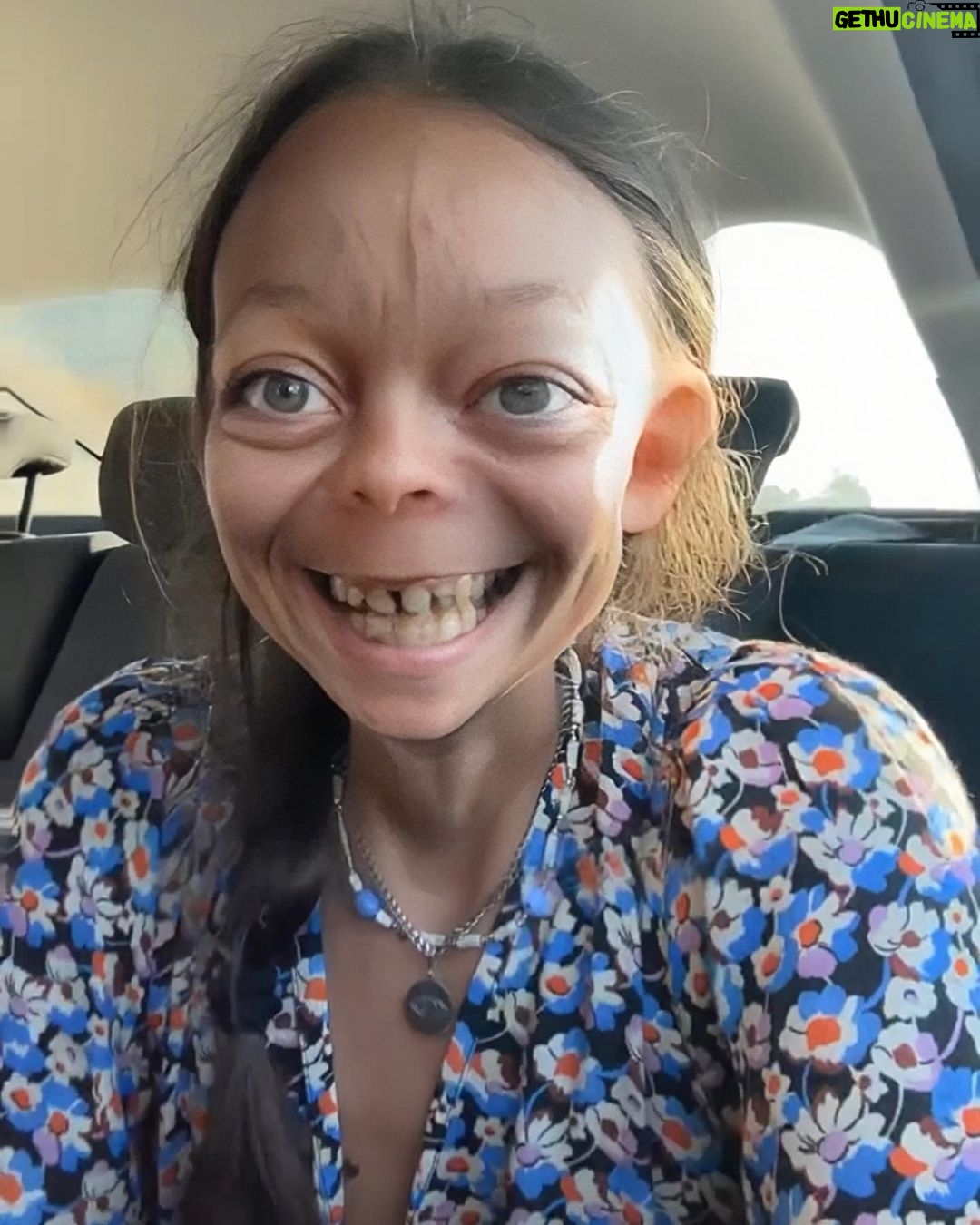 Ceyda Kasabalı Instagram - ay 90 lar yıllık fotografları akımı varmış hemen ben de yaptım nasıl olmus chnfjdjq ? #ai #oley