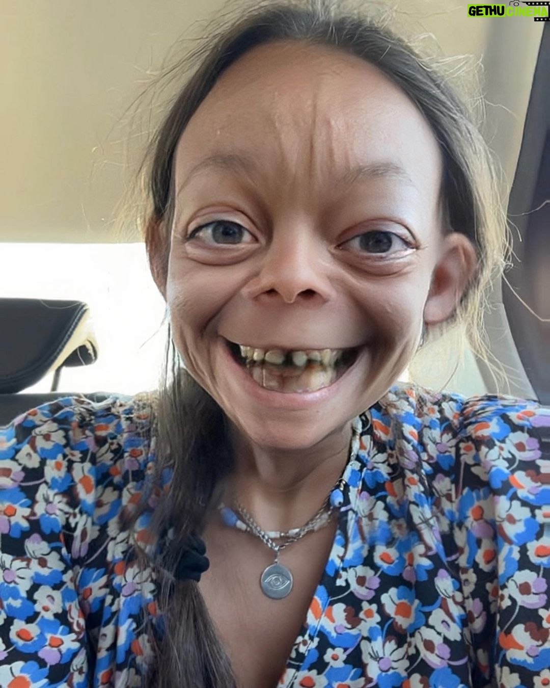 Ceyda Kasabalı Instagram - ay 90 lar yıllık fotografları akımı varmış hemen ben de yaptım nasıl olmus chnfjdjq ? #ai #oley