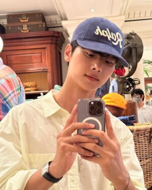 Cha Hak-yeon Instagram - 😎