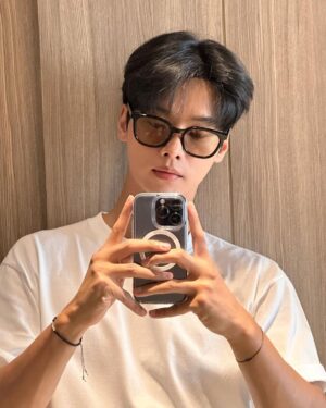 Cha Hak-yeon Instagram - 오늘의 기록_20230322

👋