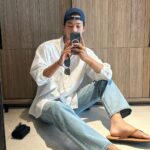Cha Hak-yeon Instagram - 오늘의 기록_20230320 오늘도 맑음😎