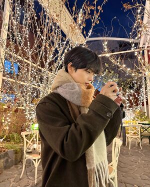 Cha Hak-yeon Instagram - 오늘의 기록_20221210

🎄