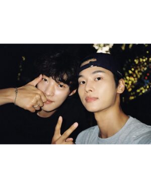 Cha Hak-yeon Instagram - 돤✋