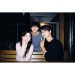Cha Hak-yeon Instagram - - 우학이로 만난 무인도의 디바는 또 한 뼘 성장할 수 있었습니다. 우학이로 지내는 동안 무더운 여름도 찬바람 불던 초겨울에도 따듯하고 포근 한 시간을 보내며, 현장으로 달려가는 날은 언제나 즐거웠습니다.  오늘 마지막 화를 끝으로 우학이를 보내주려니 서운한 마음만 가득합니다.  표현과 감정에 솔직하고 사랑하는 사람들에게 아낌없이 자신을 다 내어주는 우학이를 통해 많이 배웠습니다. 감정에 서툰 제가 우학이를 충분히 연기할 수 있도록,  현장에서 격려와 응원과 애정으로 부족한 저의 모든 표현을 허락해 주셨던 오충환 감독님  따듯하고 유쾌한 우학이로 온전히 보일 수 있게  집필해 주신 박혜련 작가님, 은열 작가님  사랑할 수밖에 없었고, 좋아할 수밖에 없는 나의 드론 목하야, 내가 많이 의지할 수 있게 도와줘서 고마워.  덕분에 오롯이 우학이로 살아내면서 마음껏 웃고 울 수 있었다.  든든하고 고마운 내 동생 보걸아, 내 동생이 너라서 늘 좋았다. 언제나 솔직하게 고민도 나누고 다가와 줘서 고마웠다. 곧 보자!  이름만 떠올려도 눈물 핑 도는 우리 어무니 아부지! 드라마 속에서도 현장에서도 힘이 되어주셔서 진심으로 감사합니다. 끝으로 우학이를 늘 반갑게 맞아주고, 함께 울고 웃어준 현장 스태프분들 벌써 보고 싶네요. 고마웠습니다. 또 다른 현장에서 만나 반갑게 인사 나눠요. 그리고 ’무인도의 디바‘와 우학이를 사랑해 주고 응원해 주신 시청자분들께 감사합니다. 더욱 노력하고 성장하는 차학연으로 보내주신 사랑에 보답하는 배우가 되겠습니다. 고맙습니다.