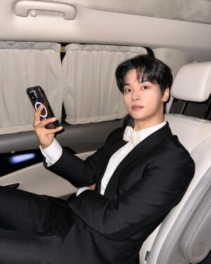 Cha Hak-yeon Instagram - 새해 복 많이 받으세요!