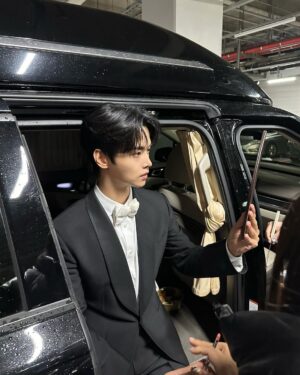 Cha Hak-yeon Instagram - 새해 복 많이 받으세요!