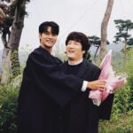 Cha Hak-yeon Instagram - - 우학이로 만난 무인도의 디바는 또 한 뼘 성장할 수 있었습니다. 우학이로 지내는 동안 무더운 여름도 찬바람 불던 초겨울에도 따듯하고 포근 한 시간을 보내며, 현장으로 달려가는 날은 언제나 즐거웠습니다.  오늘 마지막 화를 끝으로 우학이를 보내주려니 서운한 마음만 가득합니다.  표현과 감정에 솔직하고 사랑하는 사람들에게 아낌없이 자신을 다 내어주는 우학이를 통해 많이 배웠습니다. 감정에 서툰 제가 우학이를 충분히 연기할 수 있도록,  현장에서 격려와 응원과 애정으로 부족한 저의 모든 표현을 허락해 주셨던 오충환 감독님  따듯하고 유쾌한 우학이로 온전히 보일 수 있게  집필해 주신 박혜련 작가님, 은열 작가님  사랑할 수밖에 없었고, 좋아할 수밖에 없는 나의 드론 목하야, 내가 많이 의지할 수 있게 도와줘서 고마워.  덕분에 오롯이 우학이로 살아내면서 마음껏 웃고 울 수 있었다.  든든하고 고마운 내 동생 보걸아, 내 동생이 너라서 늘 좋았다. 언제나 솔직하게 고민도 나누고 다가와 줘서 고마웠다. 곧 보자!  이름만 떠올려도 눈물 핑 도는 우리 어무니 아부지! 드라마 속에서도 현장에서도 힘이 되어주셔서 진심으로 감사합니다. 끝으로 우학이를 늘 반갑게 맞아주고, 함께 울고 웃어준 현장 스태프분들 벌써 보고 싶네요. 고마웠습니다. 또 다른 현장에서 만나 반갑게 인사 나눠요. 그리고 ’무인도의 디바‘와 우학이를 사랑해 주고 응원해 주신 시청자분들께 감사합니다. 더욱 노력하고 성장하는 차학연으로 보내주신 사랑에 보답하는 배우가 되겠습니다. 고맙습니다.
