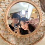 Cha Hak-yeon Instagram - - 우학이로 만난 무인도의 디바는 또 한 뼘 성장할 수 있었습니다. 우학이로 지내는 동안 무더운 여름도 찬바람 불던 초겨울에도 따듯하고 포근 한 시간을 보내며, 현장으로 달려가는 날은 언제나 즐거웠습니다.  오늘 마지막 화를 끝으로 우학이를 보내주려니 서운한 마음만 가득합니다.  표현과 감정에 솔직하고 사랑하는 사람들에게 아낌없이 자신을 다 내어주는 우학이를 통해 많이 배웠습니다. 감정에 서툰 제가 우학이를 충분히 연기할 수 있도록,  현장에서 격려와 응원과 애정으로 부족한 저의 모든 표현을 허락해 주셨던 오충환 감독님  따듯하고 유쾌한 우학이로 온전히 보일 수 있게  집필해 주신 박혜련 작가님, 은열 작가님  사랑할 수밖에 없었고, 좋아할 수밖에 없는 나의 드론 목하야, 내가 많이 의지할 수 있게 도와줘서 고마워.  덕분에 오롯이 우학이로 살아내면서 마음껏 웃고 울 수 있었다.  든든하고 고마운 내 동생 보걸아, 내 동생이 너라서 늘 좋았다. 언제나 솔직하게 고민도 나누고 다가와 줘서 고마웠다. 곧 보자!  이름만 떠올려도 눈물 핑 도는 우리 어무니 아부지! 드라마 속에서도 현장에서도 힘이 되어주셔서 진심으로 감사합니다. 끝으로 우학이를 늘 반갑게 맞아주고, 함께 울고 웃어준 현장 스태프분들 벌써 보고 싶네요. 고마웠습니다. 또 다른 현장에서 만나 반갑게 인사 나눠요. 그리고 ’무인도의 디바‘와 우학이를 사랑해 주고 응원해 주신 시청자분들께 감사합니다. 더욱 노력하고 성장하는 차학연으로 보내주신 사랑에 보답하는 배우가 되겠습니다. 고맙습니다.