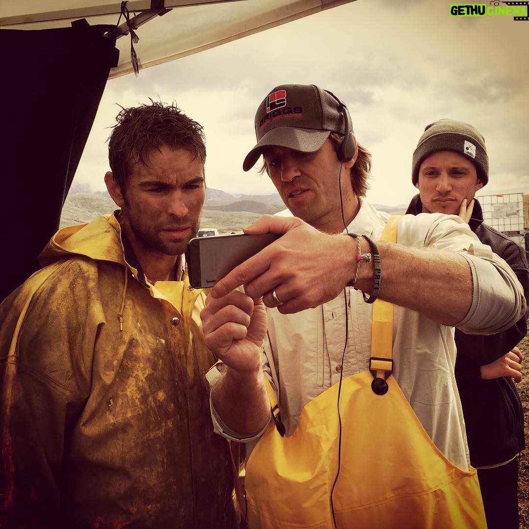 Chace Crawford Instagram - Candid from Blood & Oil pilot. @jonaspate