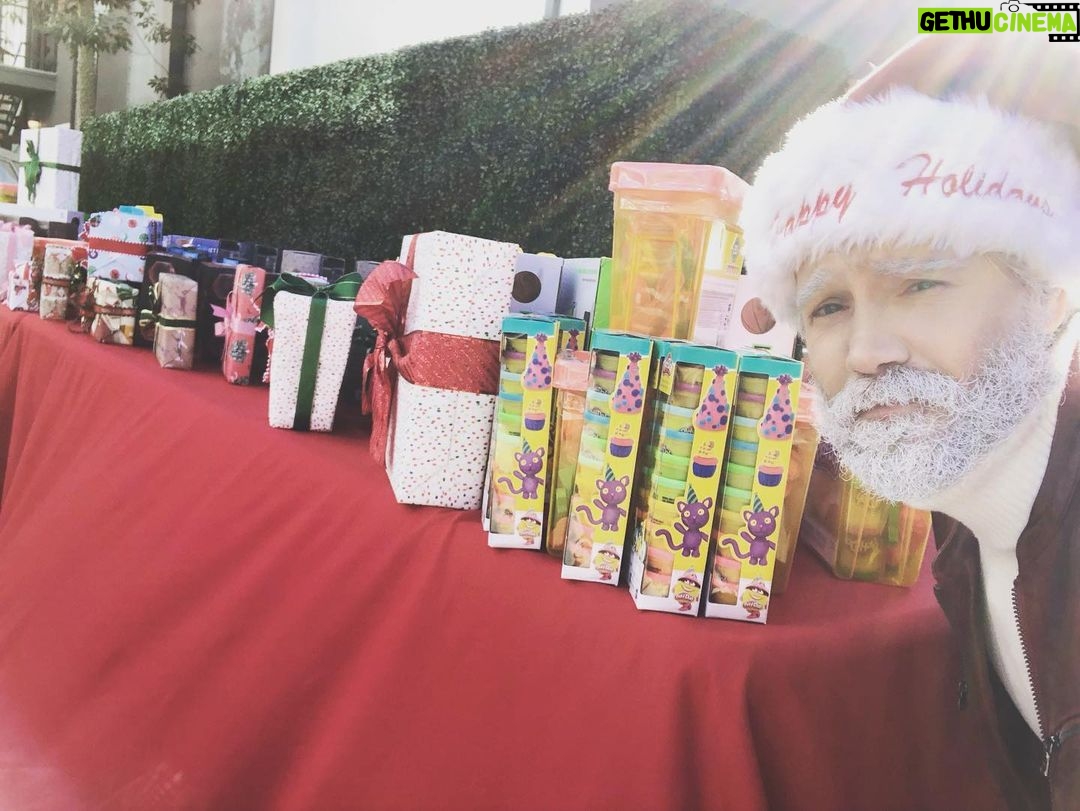 Chad Michael Murray Instagram - Tis the season!🎄Murray Christmas🎅🏼 Angel Falls Christmas along with @imdbtv @ktla5news & of course Saint Nick Junior seen pictured above partnered to donate presents 🎁 to @heartoflosangeles . This warms my heart so much. #angelfallschristmas can be streamed now on IMDBTV. Blessed to be a part of bringing joy this holiday season. And yes I’m Santa’s son! I ain’t that old to take over the family biz yet. The grey beard starts at birth as well as being far sighted- spectacles in my other coat. Much love and let’s all be extra Nice always with only a touch of naughty. I save that for my Mrs. Claus 🤶
