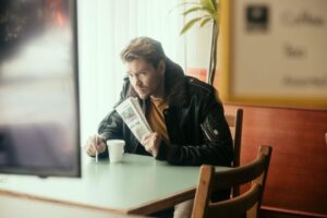 Chad Michael Murray Instagram - Remember back when we’d read the paper with coffee? Waaaaay back before iPhones😂😂😂 Boy oh boy that’s cray #Apple changed morning coffee for ever.