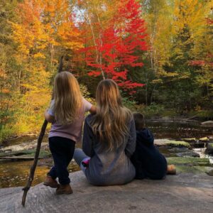 Chad Michael Murray Instagram - Just taking in the view 😌 #NoFilter #justbeautiful❤️ #fallishere🍁🍂🍃 #FamilyHike