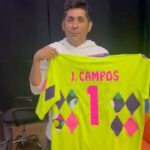 Chad Ochocinco Instagram - Muchas gracias, Jorge!!! Todos en el mundo admiramos tus uniformes. Me urge que llegue el mío, Brody! Gracias @mlozano9 #VivaMexicoCabrones 🇲🇽
