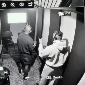 Chad Ochocinco Instagram - I used to stay in the studio with @liltunechi … this ain’t nothin new 🎤

S/o @tobenwigwe and @vegas for letting me do my thing on the track