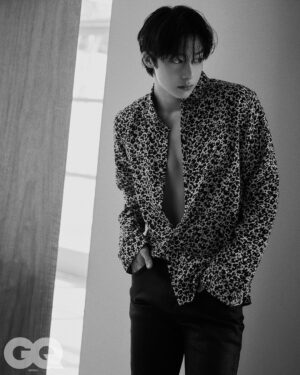 Chae Hyung-won Instagram - Always be with 🫵 #johnvarvatos