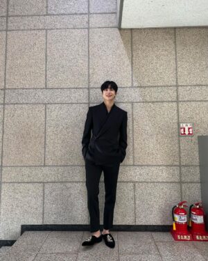 Chae Hyung-won Instagram - 🖤💙