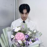 Chae Hyung-won Instagram - 일요일을 맡겨주셔서 감사해요 인기가요🌸