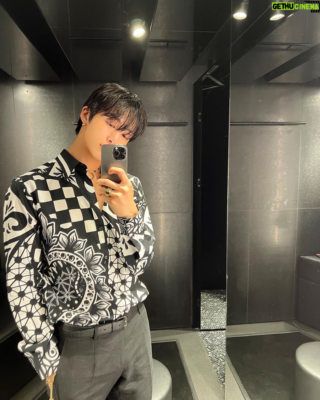 Chae Hyung-won Instagram - 오랜만에 디제잉🎧 - #DolceGabbana #돌체앤가바나 #DGMartiniBar #DG마티니바