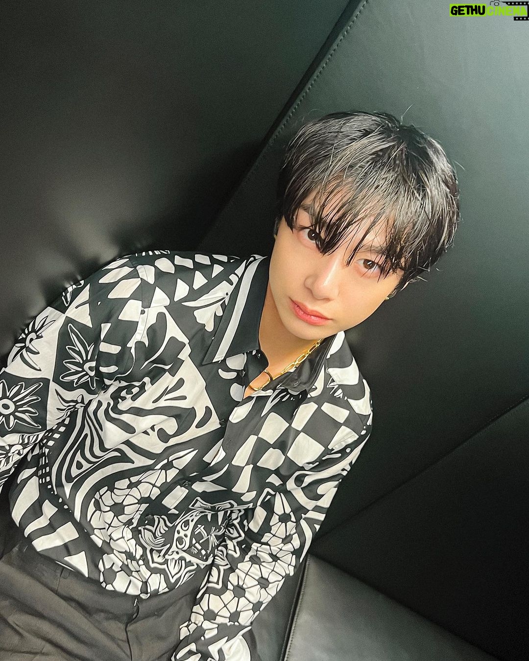 Chae Hyung-won Instagram - 오랜만에 디제잉🎧 - #DolceGabbana #돌체앤가바나 #DGMartiniBar #DG마티니바