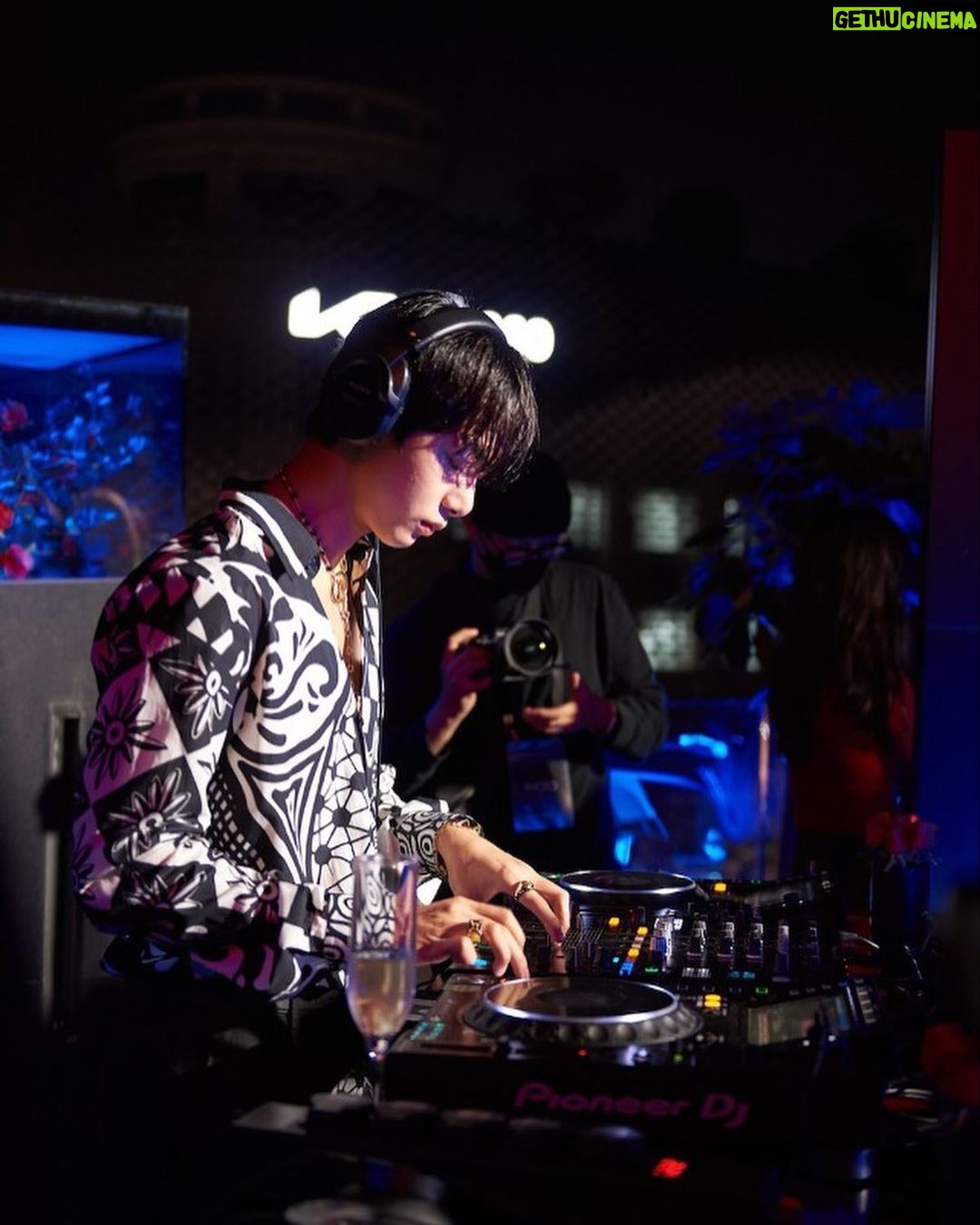Chae Hyung-won Instagram - 오랜만에 디제잉🎧 - #DolceGabbana #돌체앤가바나 #DGMartiniBar #DG마티니바