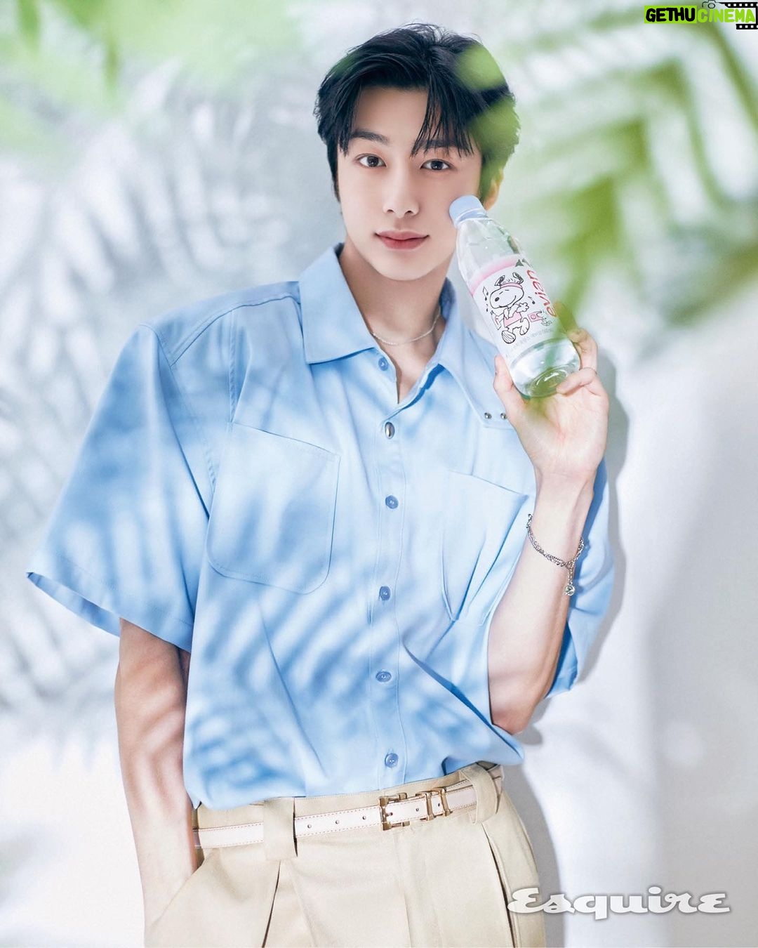 Chae Hyung-won Instagram - 물이 이렇게 귀여워도 되나🕺@evianwater