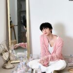Chae Hyung-won Instagram - 물이 이렇게 귀여워도 되나🕺@evianwater