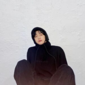 Chae Hyung-won Instagram - 까맣다