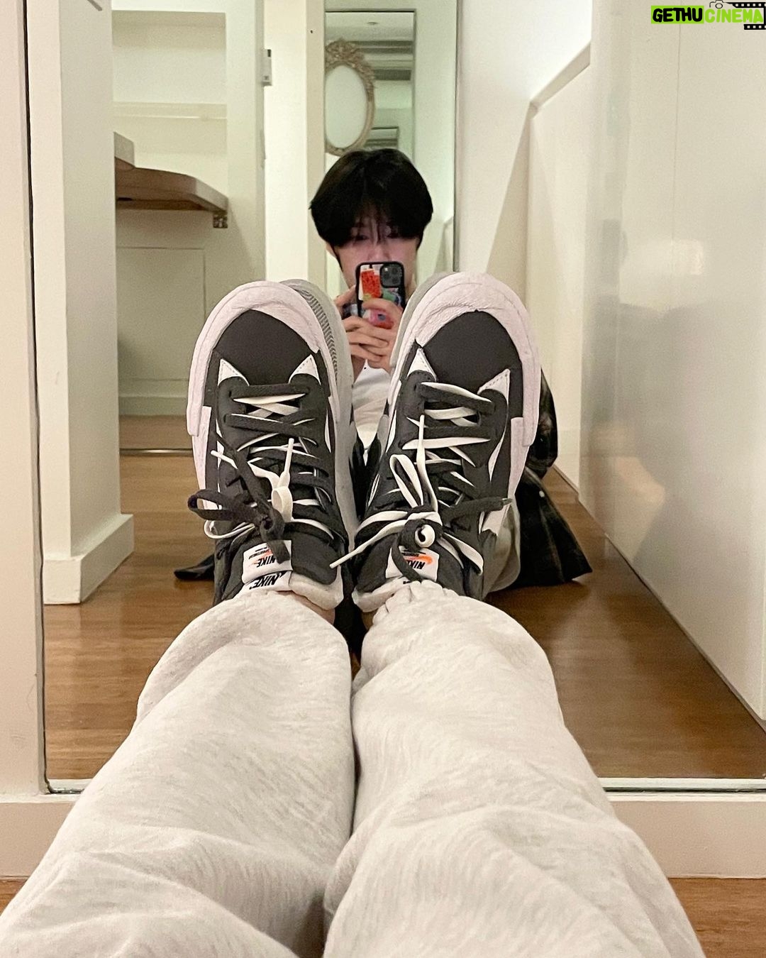 Chae Hyung-won Instagram - 멤버들 활동 고생했다고 선물 사러 다녀 온 그 마음씨가 너무 예쁘다 내동생🖤 @joohoneywalker
