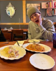 Chae Hyung-won Instagram - 배불러🍖