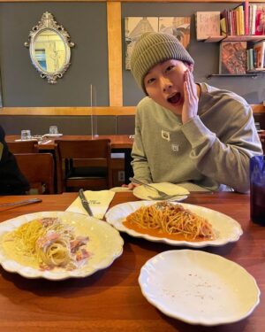 Chae Hyung-won Instagram - 배불러🍖