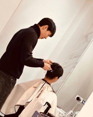 Chae Hyung-won Instagram - 머리가 3초만에 말라✂