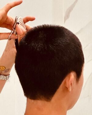 Chae Hyung-won Instagram - 머리가 3초만에 말라✂
